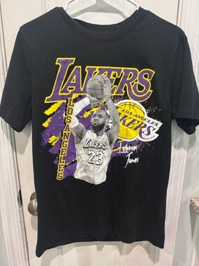 Lakers LeBron James men’s size small tee shirt